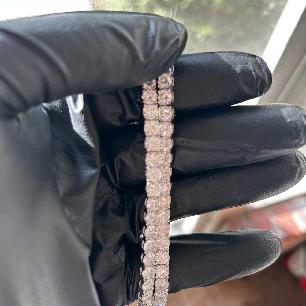 18k white gold moissanite tennis chain - Picture 4 of 10